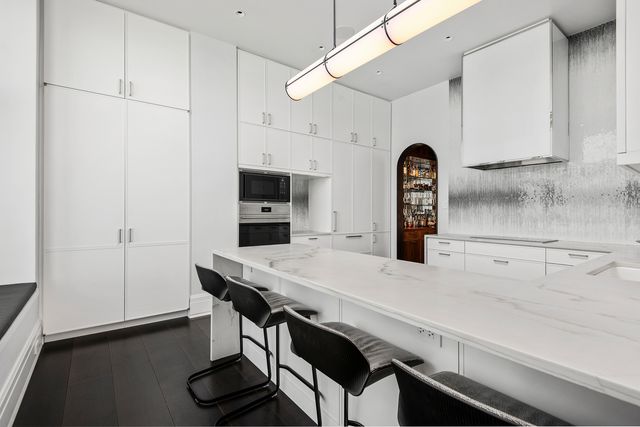 132 E Delaware Place 6206, Chicago, IL 60611