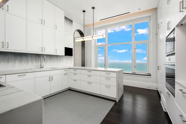 132 E Delaware Place 6206, Chicago, IL 60611