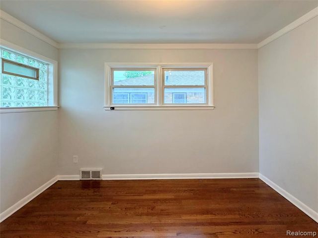 19189 Berden Street, Grosse Pointe, MI 48236