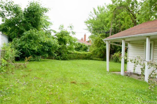 19189 Berden Street, Grosse Pointe, MI 48236