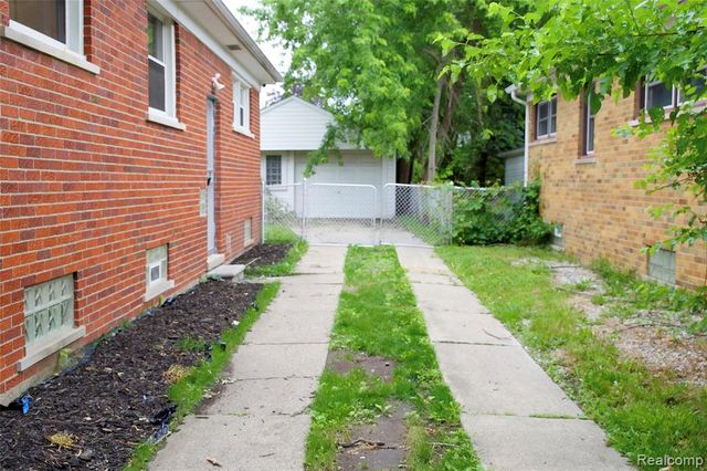19189 Berden Street, Grosse Pointe, MI 48236