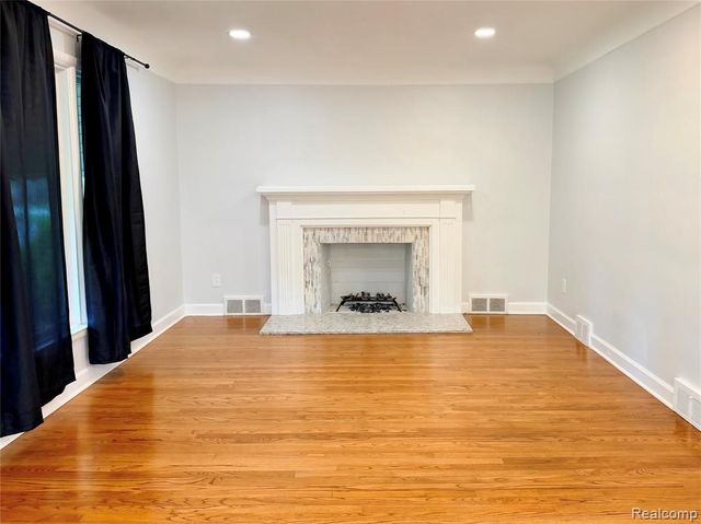 19189 Berden Street, Grosse Pointe, MI 48236