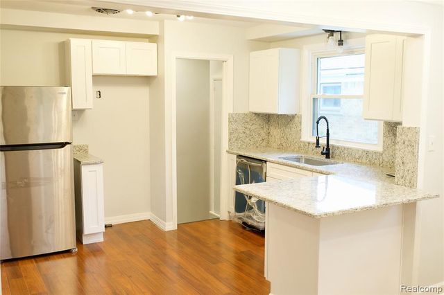 19189 Berden Street, Grosse Pointe, MI 48236