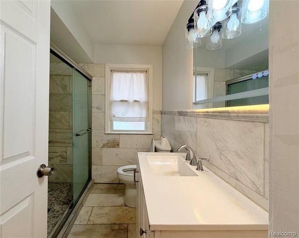 19189 Berden Street, Grosse Pointe, MI 48236