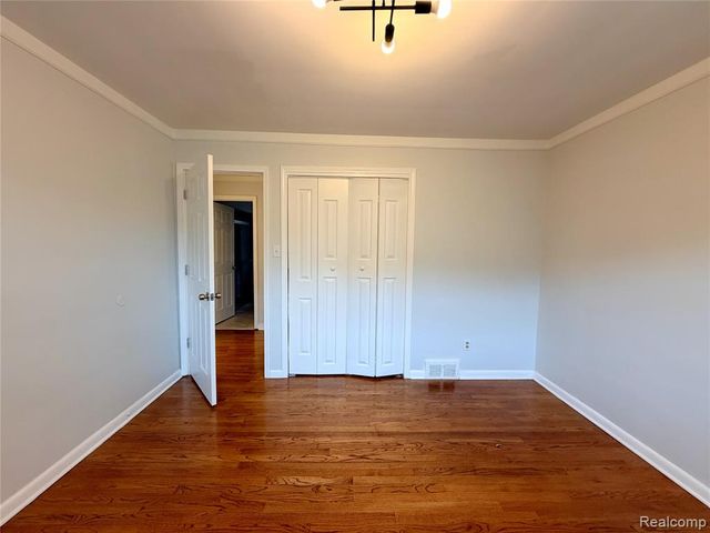 19189 Berden Street, Grosse Pointe, MI 48236