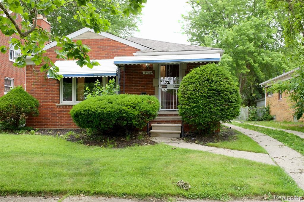 19189 Berden Street, Grosse Pointe, MI 48236