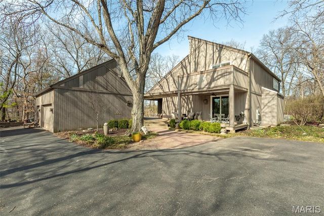 2825 Clayton Forest Court, Town And Country, MO 63131