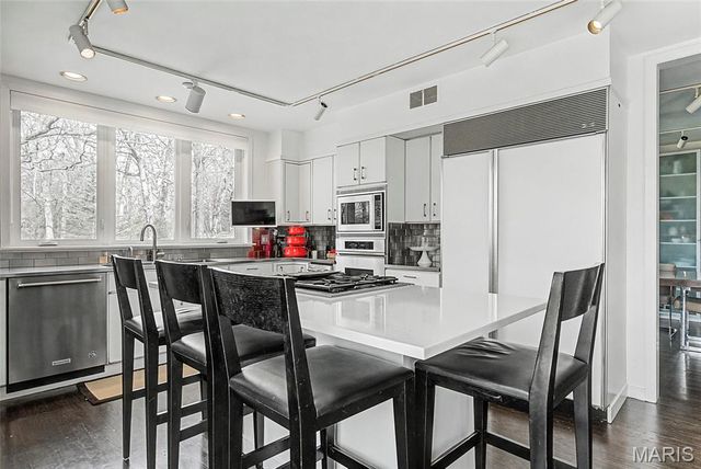 2825 Clayton Forest Court, Town And Country, MO 63131