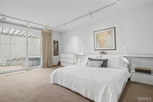 2825 Clayton Forest Court, Town And Country, MO 63131