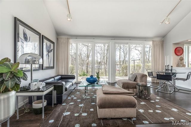 2825 Clayton Forest Court, Town And Country, MO 63131