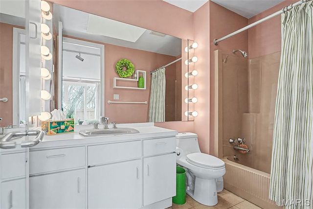 2825 Clayton Forest Court, Town And Country, MO 63131