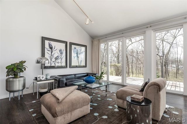 2825 Clayton Forest Court, Town And Country, MO 63131