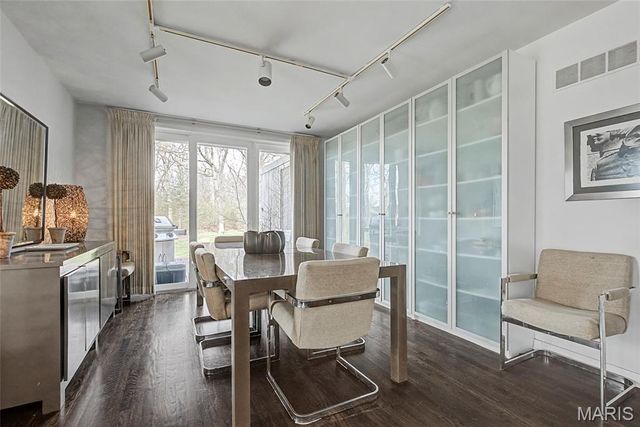 2825 Clayton Forest Court, Town And Country, MO 63131