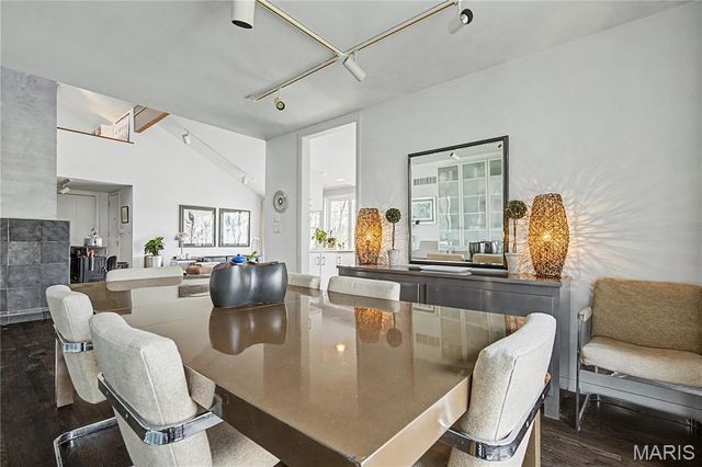 2825 Clayton Forest Court, Town And Country, MO 63131