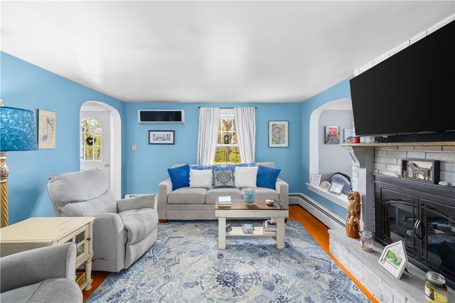 1812 Old Louisquisset Pike, Lincoln, RI 02865