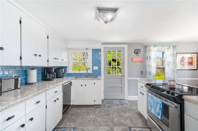 1812 Old Louisquisset Pike, Lincoln, RI 02865