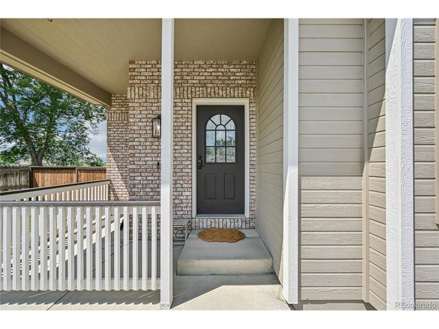 1041 Wisteria Dr, Loveland, CO 80538