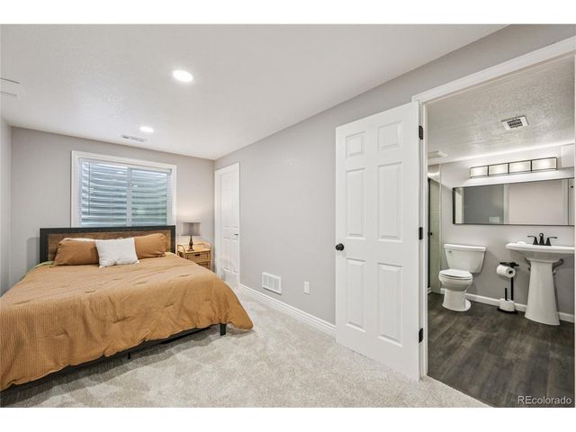 1041 Wisteria Dr, Loveland, CO 80538