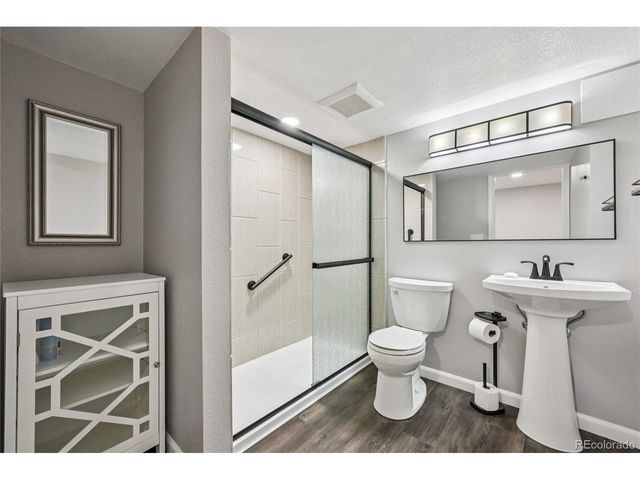 1041 Wisteria Dr, Loveland, CO 80538