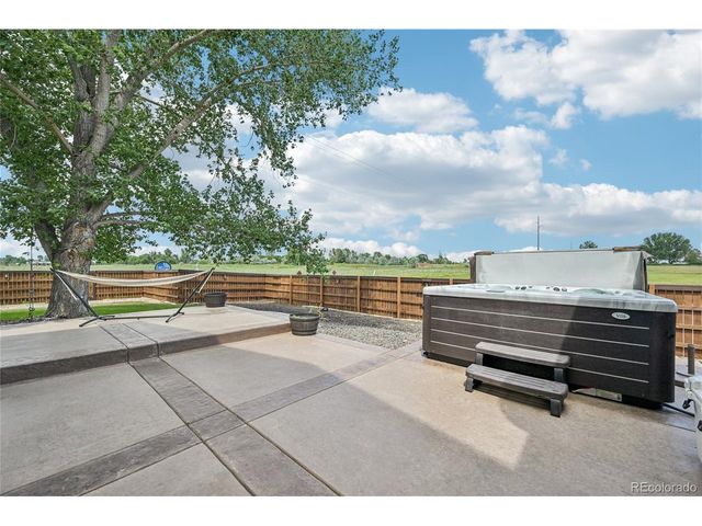 1041 Wisteria Dr, Loveland, CO 80538