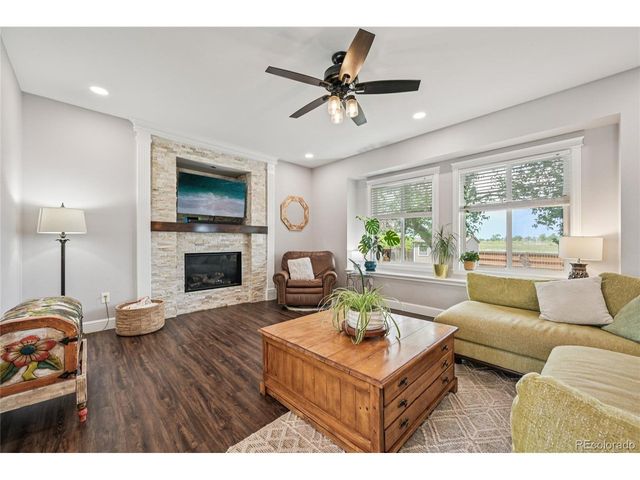 1041 Wisteria Dr, Loveland, CO 80538