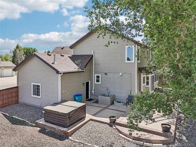 1041 Wisteria Dr, Loveland, CO 80538