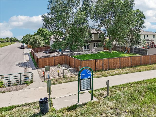 1041 Wisteria Dr, Loveland, CO 80538