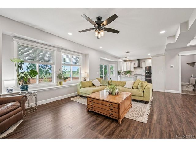 1041 Wisteria Dr, Loveland, CO 80538