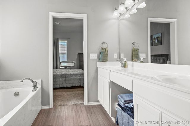 2009 W Huntsville Court, Broken Arrow, OK 74011