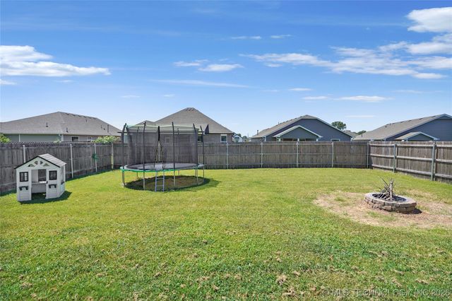 2009 W Huntsville Court, Broken Arrow, OK 74011