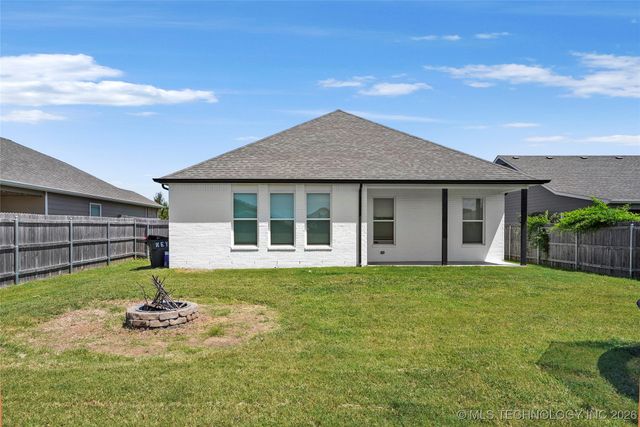 2009 W Huntsville Court, Broken Arrow, OK 74011