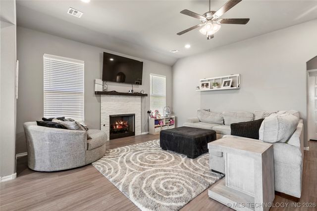 2009 W Huntsville Court, Broken Arrow, OK 74011