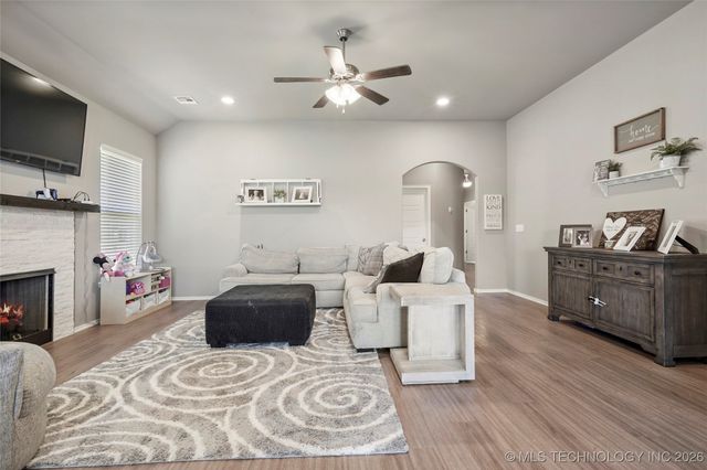 2009 W Huntsville Court, Broken Arrow, OK 74011