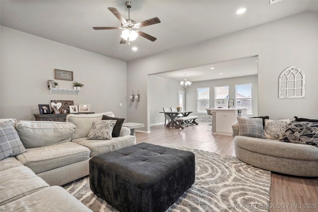 2009 W Huntsville Court, Broken Arrow, OK 74011