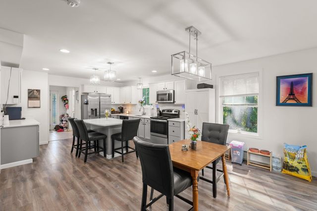 10 Norway Plains Road, Rochester, NH 03868