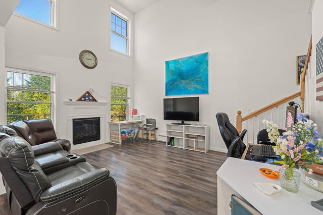 10 Norway Plains Road, Rochester, NH 03868