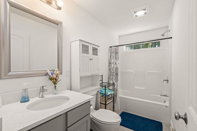 10 Norway Plains Road, Rochester, NH 03868
