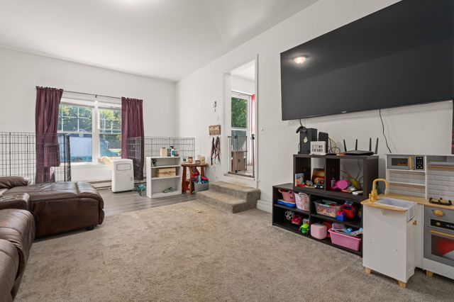 10 Norway Plains Road, Rochester, NH 03868