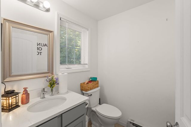 10 Norway Plains Road, Rochester, NH 03868