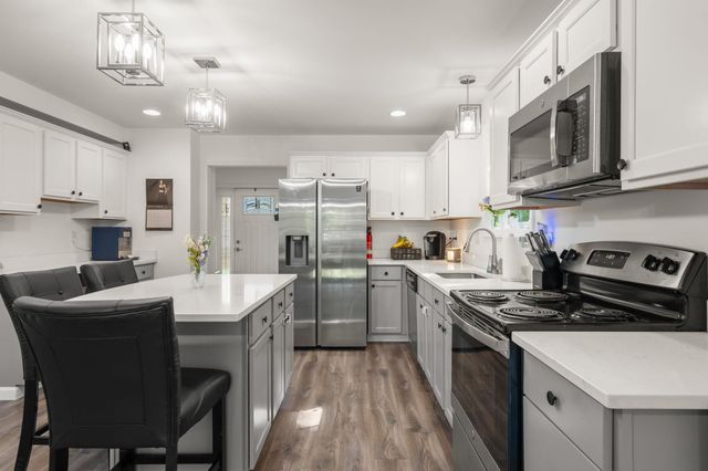 10 Norway Plains Road, Rochester, NH 03868