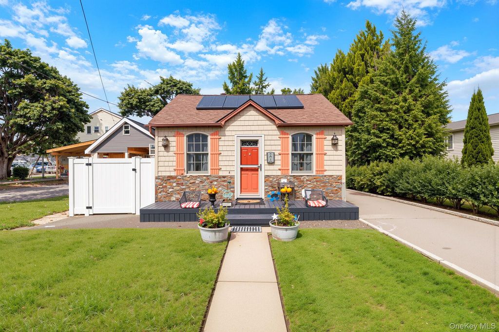 23 Dewey Place, Lindenhurst, NY 11757 — exterior