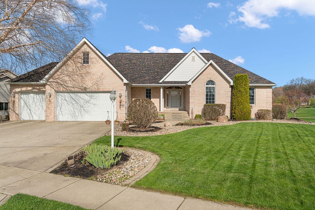 1552 Jade Boulevard, Valparaiso, IN 46385