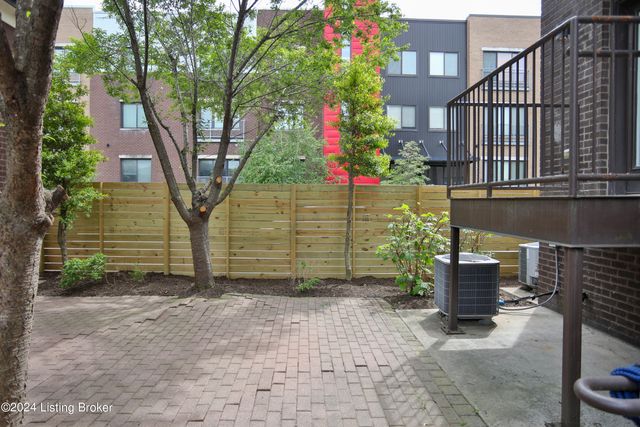 415 Hancock Green Pl 101-201, Louisville, KY 40202