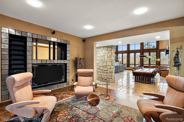 7357 Lindenmere Drive, Bloomfield Hills, MI 48301