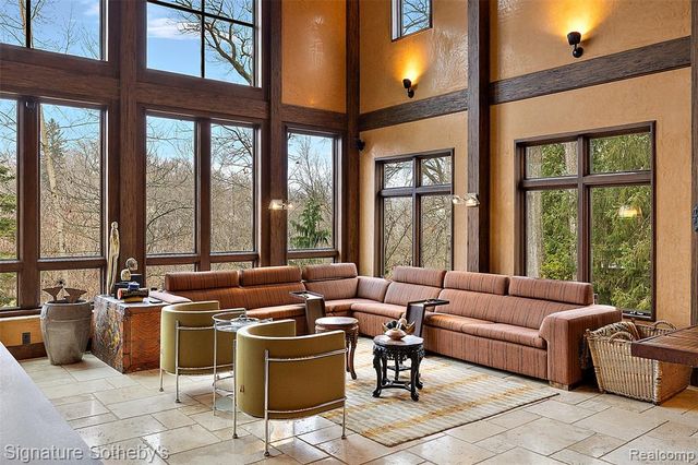 7357 Lindenmere Drive, Bloomfield Hills, MI 48301