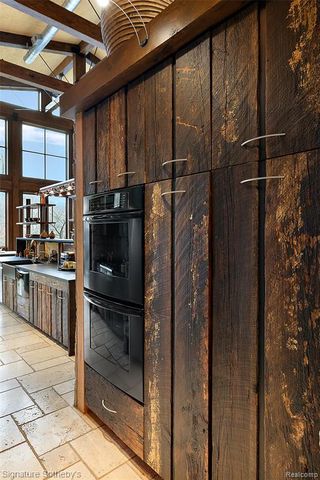 7357 Lindenmere Drive, Bloomfield Hills, MI 48301