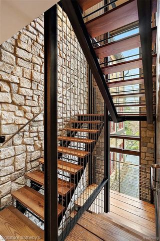 7357 Lindenmere Drive, Bloomfield Hills, MI 48301