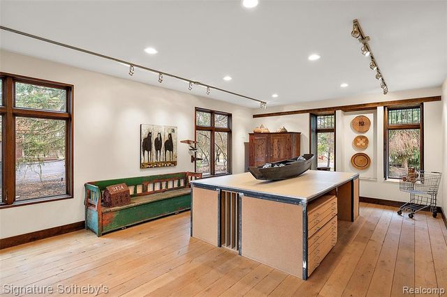 7357 Lindenmere Drive, Bloomfield Hills, MI 48301