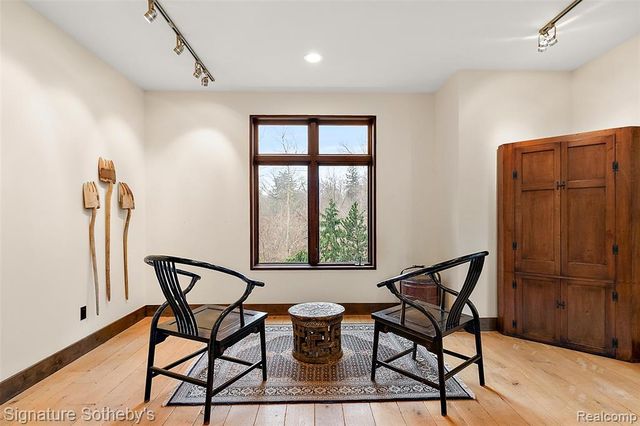 7357 Lindenmere Drive, Bloomfield Hills, MI 48301