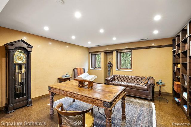 7357 Lindenmere Drive, Bloomfield Hills, MI 48301